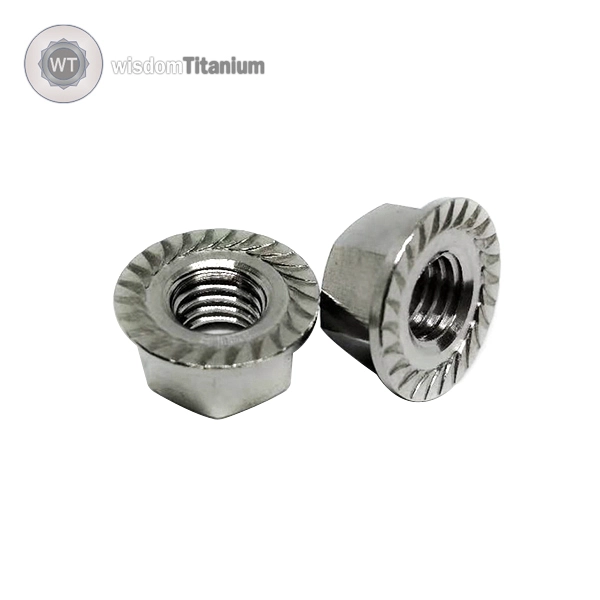 Titàn kous nuts.jpg